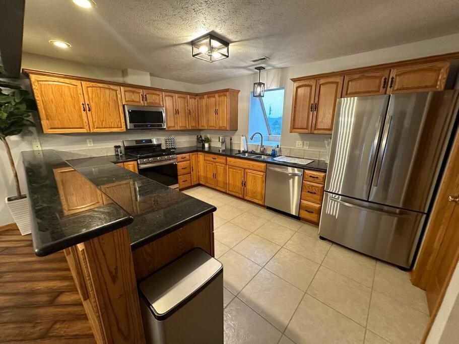 Inviting 3 Bed 2.5 Bath Townhome In Wadsworth Bagian luar foto